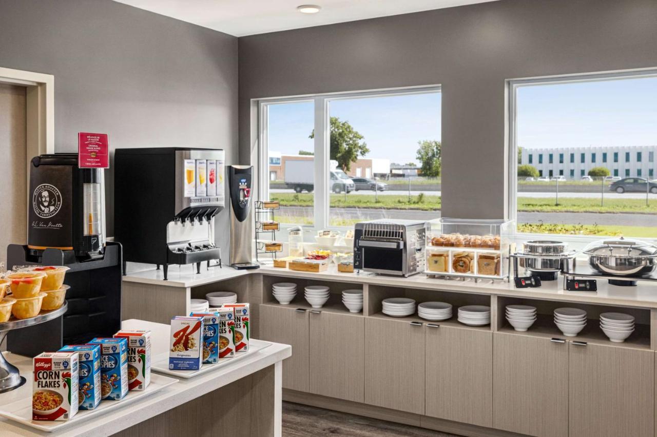Microtel Inn & Suites Dorval Qc Zewnętrze zdjęcie