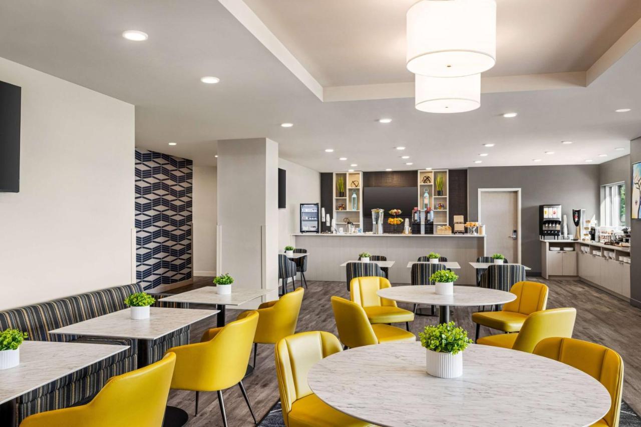 Microtel Inn & Suites Dorval Qc Zewnętrze zdjęcie