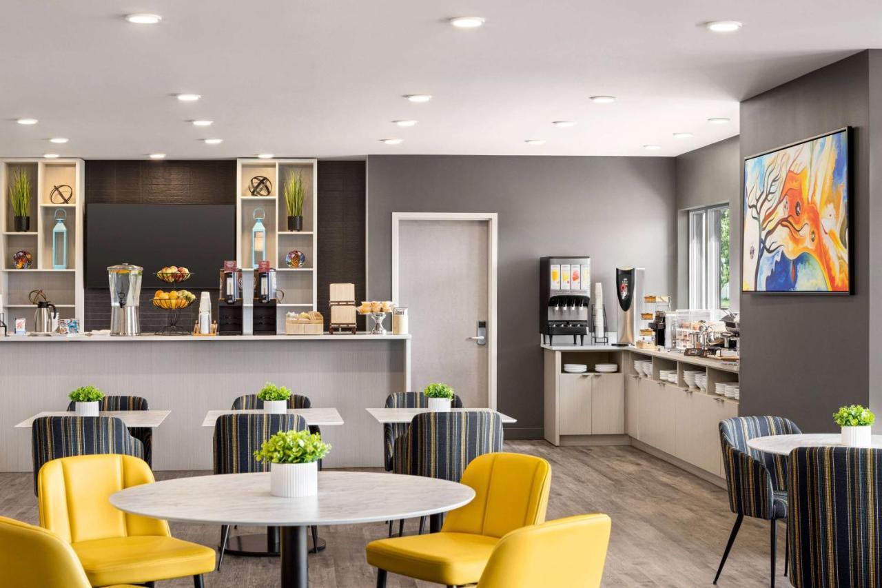 Microtel Inn & Suites Dorval Qc Zewnętrze zdjęcie