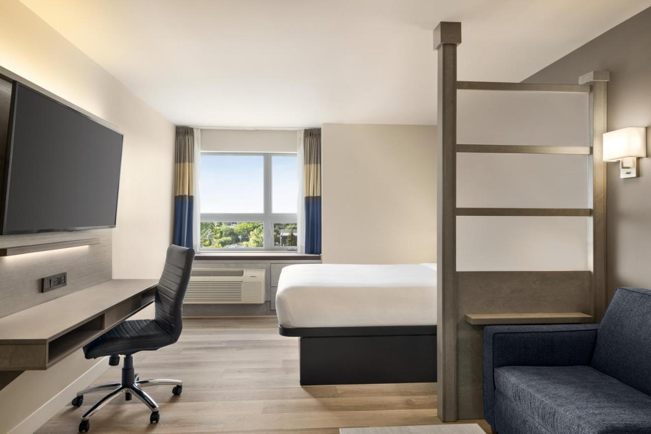 Microtel Inn & Suites Dorval Qc Zewnętrze zdjęcie