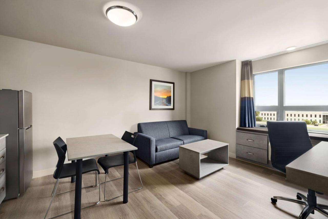Microtel Inn & Suites Dorval Qc Zewnętrze zdjęcie