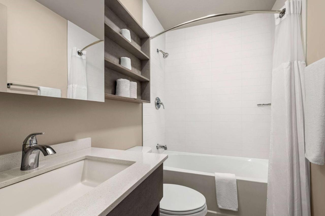 Microtel Inn & Suites Dorval Qc Zewnętrze zdjęcie
