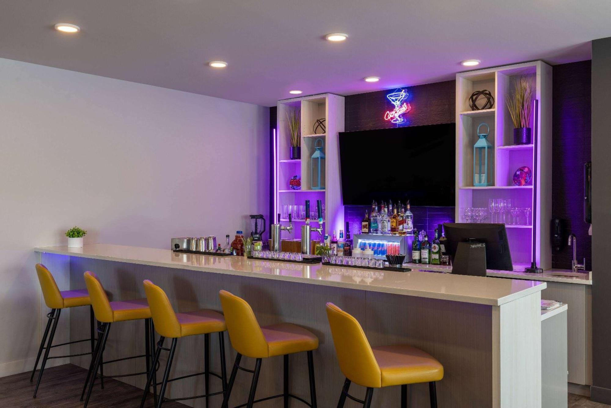 Microtel Inn & Suites Dorval Qc Zewnętrze zdjęcie